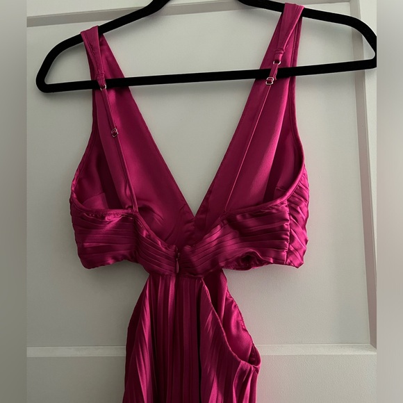 Pleated cutout Abercrombie wedding guest dress - Picture 3 of 6